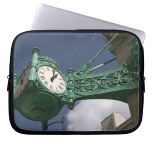 USA, Illinois, Chicago: The Loop: North State Laptop Sleeve