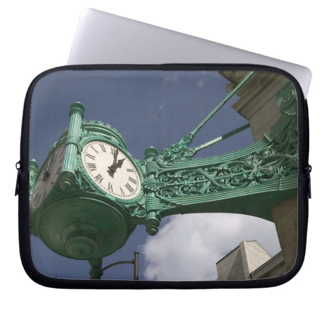 USA, Illinois, Chicago: The Loop: North State Laptop Sleeve (Front)