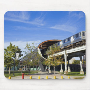 USA, Illinois, Chicago, Train passing Illinois Mouse Pad