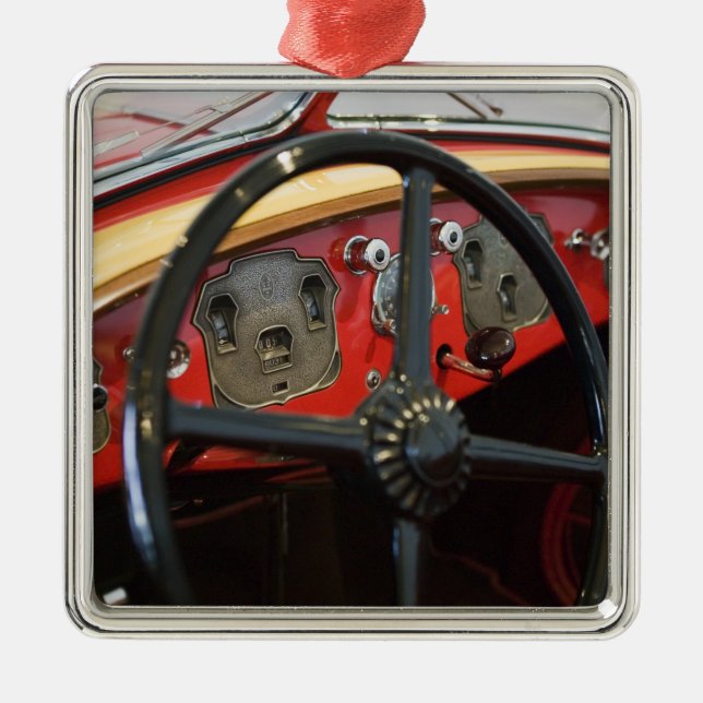 USA, Indiana, Auburn: Auburn, Cord, Duesenberg 2 Metal Tree Decoration (Front)