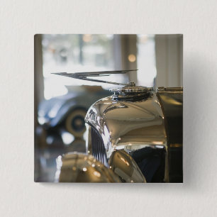 USA, Indiana, Auburn: Auburn, Cord, Duesenberg 4 15 Cm Square Badge