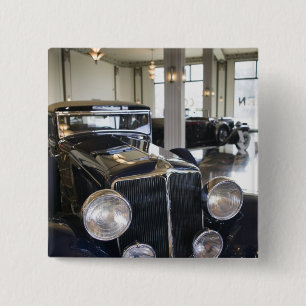 USA, Indiana, Auburn: Auburn, Cord, Duesenberg 6 15 Cm Square Badge
