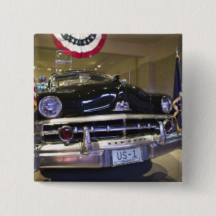 USA, Michigan, Dearborn: The Henry Ford Museum, 2 15 Cm Square Badge
