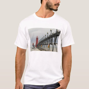 USA, Michigan, Lake Michigan Shore, Grand Haven: T-Shirt