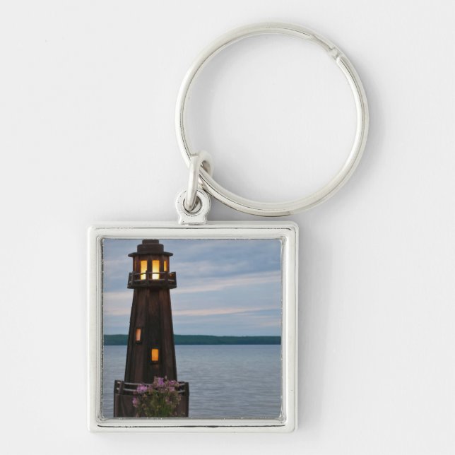 USA, Michigan. Yard Decoration Lighthouse Key Ring (Front)