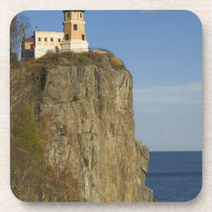 USA, Minnesota. Split Rock Lighthouse on Lake Coaster
