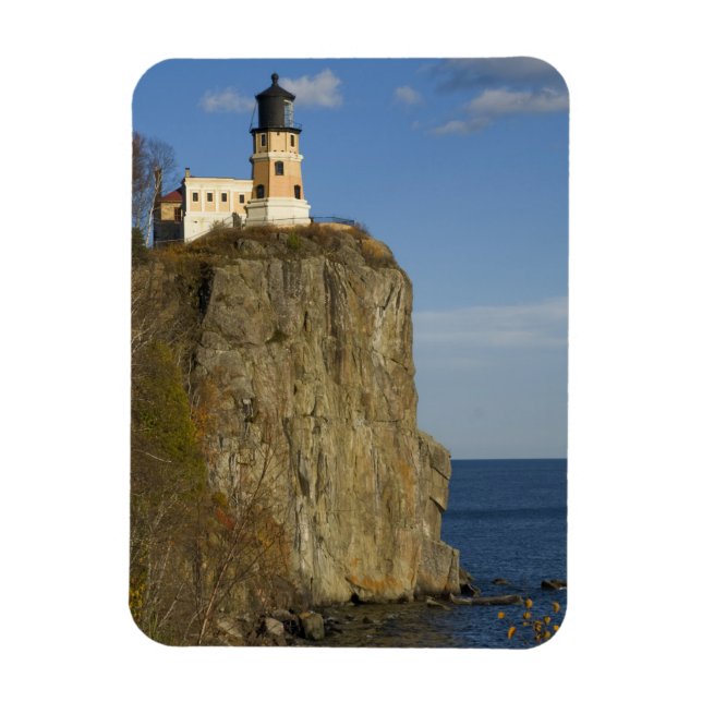 USA, Minnesota.  Split Rock Lighthouse on Lake Magnet (Vertical)
