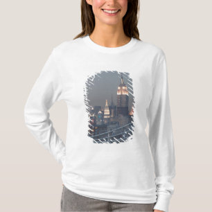 USA, New York City, View of Manhattan Bridge, T-Shirt