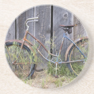 USA, Oregon, Bend. A dilapidated old bike Coaster