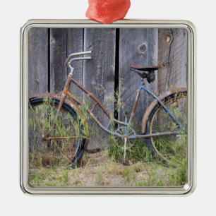 USA, Oregon, Bend. A dilapidated old bike Metal Ornament
