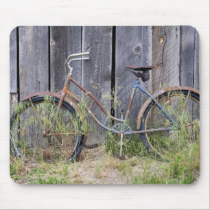 USA, Oregon, Bend. A dilapidated old bike Mouse Pad