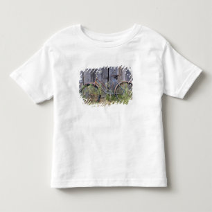 USA, Oregon, Bend. A dilapidated old bike Toddler T-Shirt