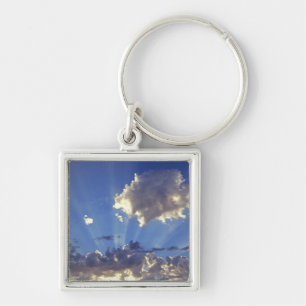 USA, Oregon, Bend. Sun rays fill the sky near Key Ring
