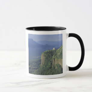 USA, Oregon, Columbia River Gorge NSA. View of Mug