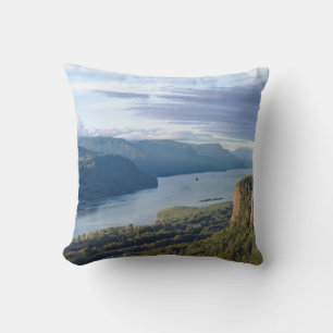 USA, Oregon, Columbia River Gorge, Vista House Cushion