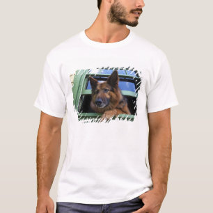 USA, Oregon, Portland. Griff the long-hair T-Shirt