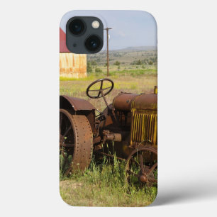 USA, Oregon, Shaniko. Rusty vintage tractor in iPhone 13 Case