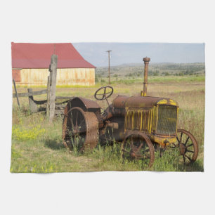 USA, Oregon, Shaniko. Rusty vintage tractor in Tea Towel