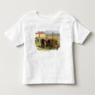 USA, Oregon, Shaniko. Rusty vintage tractor in Toddler T-Shirt