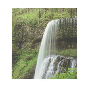 USA, Oregon, Silver Falls State Park. Lower Notepad