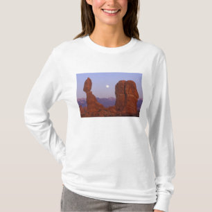 USA, Utah, Arches NP, Full Moon Rising at T-Shirt