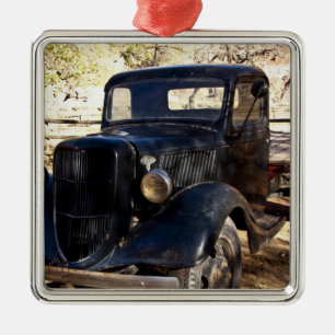 USA, Utah, Capitol Reef National Park, Scenic Metal Tree Decoration