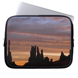 USA, Utah, Monument Valley National Park. 2 Laptop Sleeve
