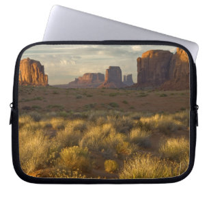 USA, Utah, Monument Valley National Park. Laptop Sleeve