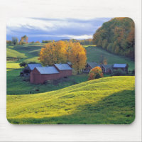 USA, Vermont, Jenne Farm. Rolling green hills