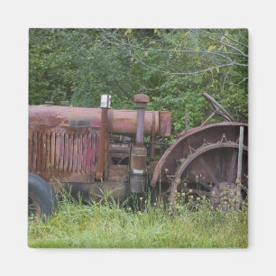 USA, Vermont, MANCHESTER: Antique Farm Tractor Magnet
