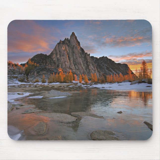 USA, Washington, Cascade Mountains. Prusik Mouse Pad (Front)
