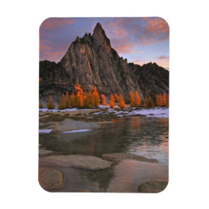 USA, Washington, Cascade Mountains. Prusik Peak Magnet