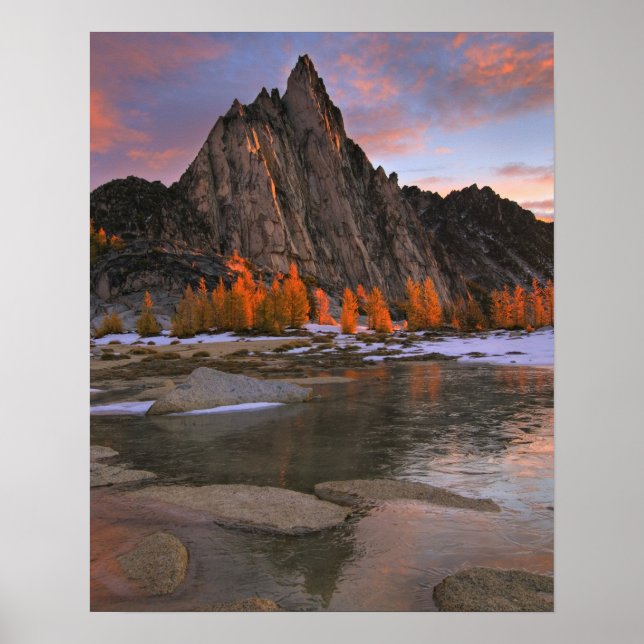 USA, Washington, Cascade Mountains.  Prusik Peak Poster (Front)