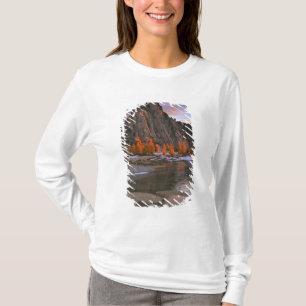 USA, Washington, Cascade Mountains. Prusik Peak T-Shirt