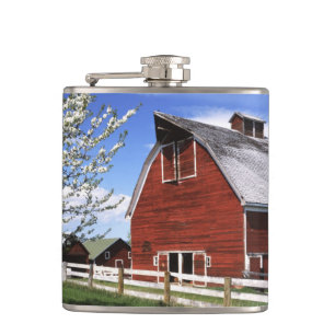 USA, Washington, Ellensburg, Barn Hip Flask