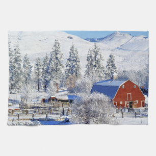 USA, Washington, Methow Valley, Barns in Tea Towel
