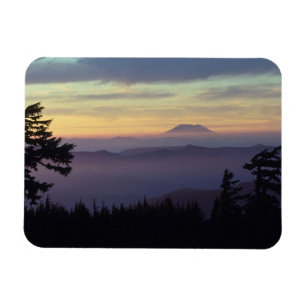 USA, Washington. Mount St. Helens seen through Magnet