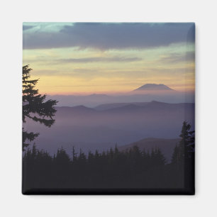 USA, Washington. Mount St. Helens seen through Magnet