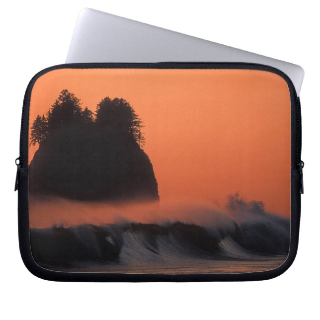 USA, Washington, Olympic National Park, Sea Laptop Sleeve (Front)