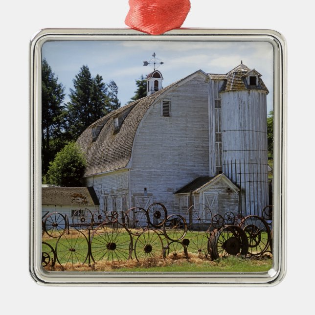 USA, Washington, Pullman, Barn Metal Tree Decoration (Front)
