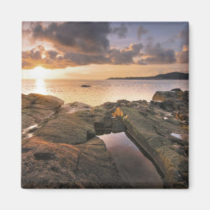 USA, Washington, San Juan Islands. A dramatic 2 Magnet