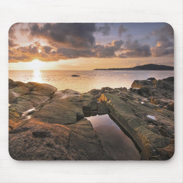 USA, Washington, San Juan Islands.  A dramatic 2 Mouse Pad (Front)
