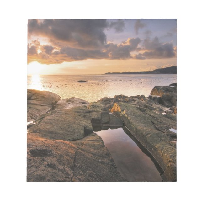 USA, Washington, San Juan Islands.  A dramatic 2 Notepad (Front)