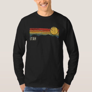 Utah USA Retro Sunset Distressed Style Design T-Shirt