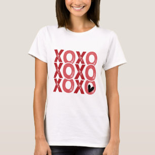 Valentine XOXO – Cute Romantic T-Shirt