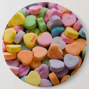 VALENTINE'S CANDY HEARTS 6 CM ROUND BADGE