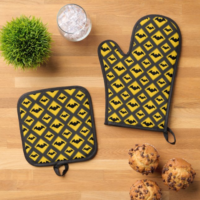 Vampire Bat Warning Halloween Oven Mitt & Pot Holder Set (Top Down)
