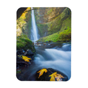 Vertical panorama view of Tunnel Falls Magnet
