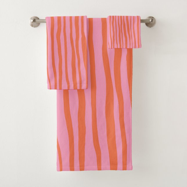 Vertical retro wavy lines - pastel orange and pink bath towel set (Insitu)