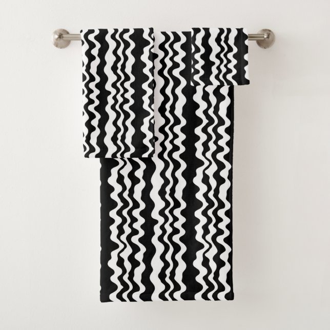 Very minimalist and simple flat and bold eclectic  bath towel set (Insitu)
